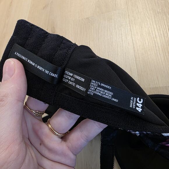 Torrid Curve Black Floral Skulls Gothic Padded Underwire T-Shirt Bra Size 44C - Picture 5 of 6